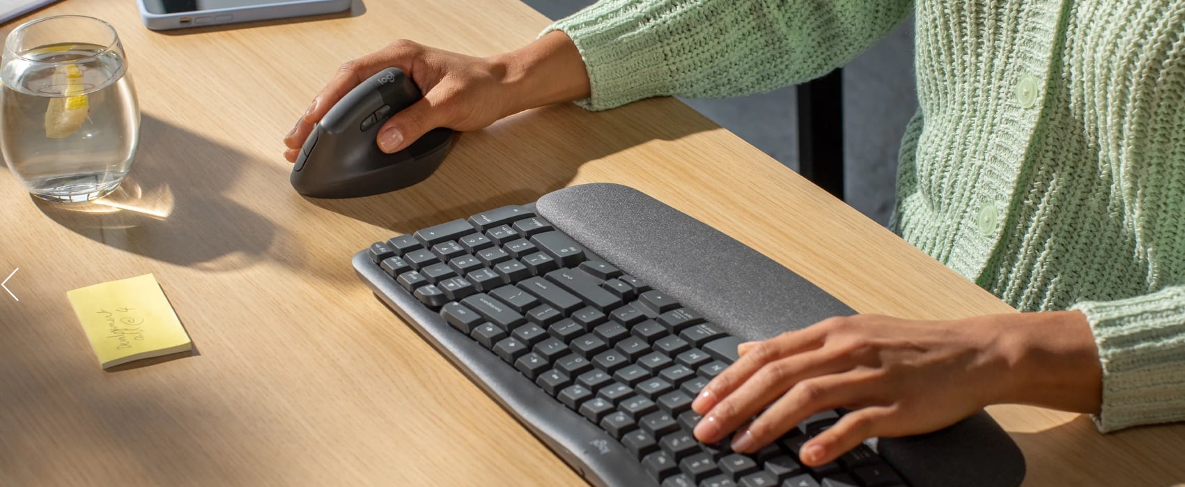 Chuột công thái học Logitech Lift Vertical for Business