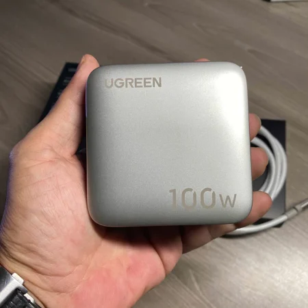 Sạc bàn Ugreen 65619 Nexode Pro 100W 5 cổng (4*USB-C+1*USB-A+PD 100W+màn hình thông minh)