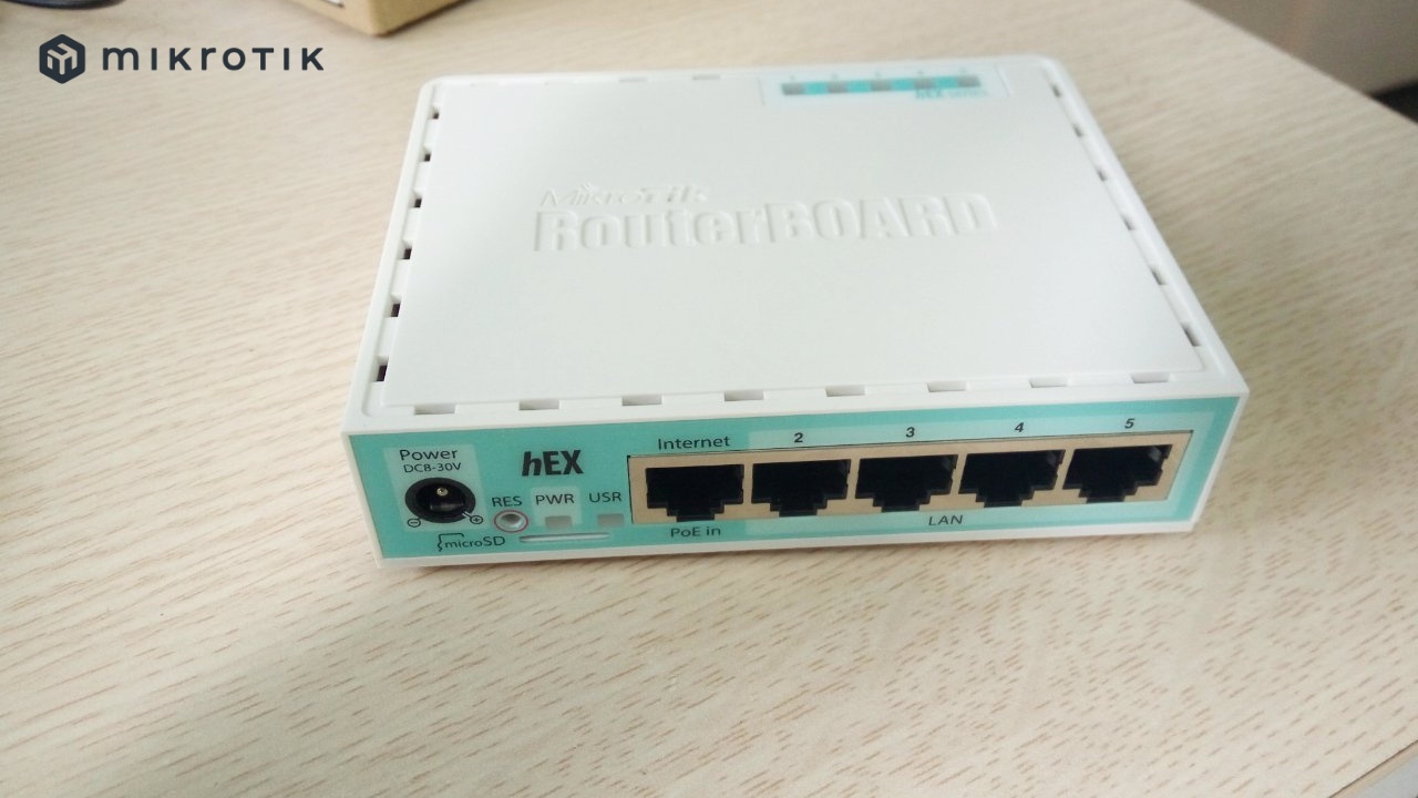 Router cân bằng tải Mikrotik RB750Gr3 (Thiết bị định tuyến 5 cổng Gigabit, Chịu tải 100-120 user)