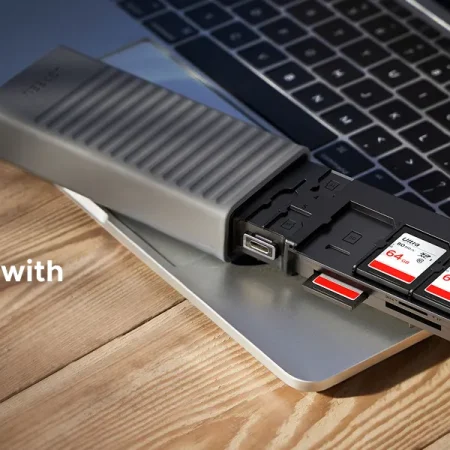 Đầu đọc thẻ nhớ SD TF Ugreen 55886 (4 khe đựng thẻ nhớ, USB A -Type C, đọc và ghi đồng thời 2 thẻ)