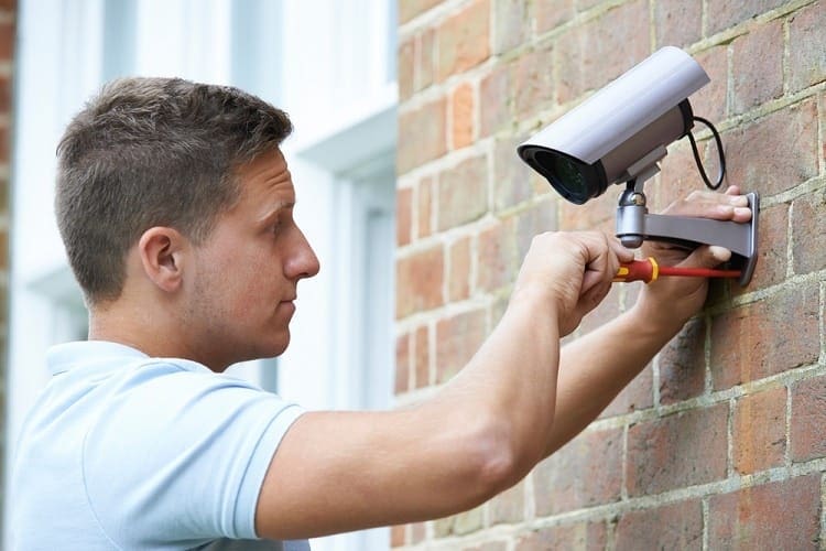 Camera giám sát giá rẻ dễ bị tấn công hơn vì không có cơ chế bảo mật riêng biệt