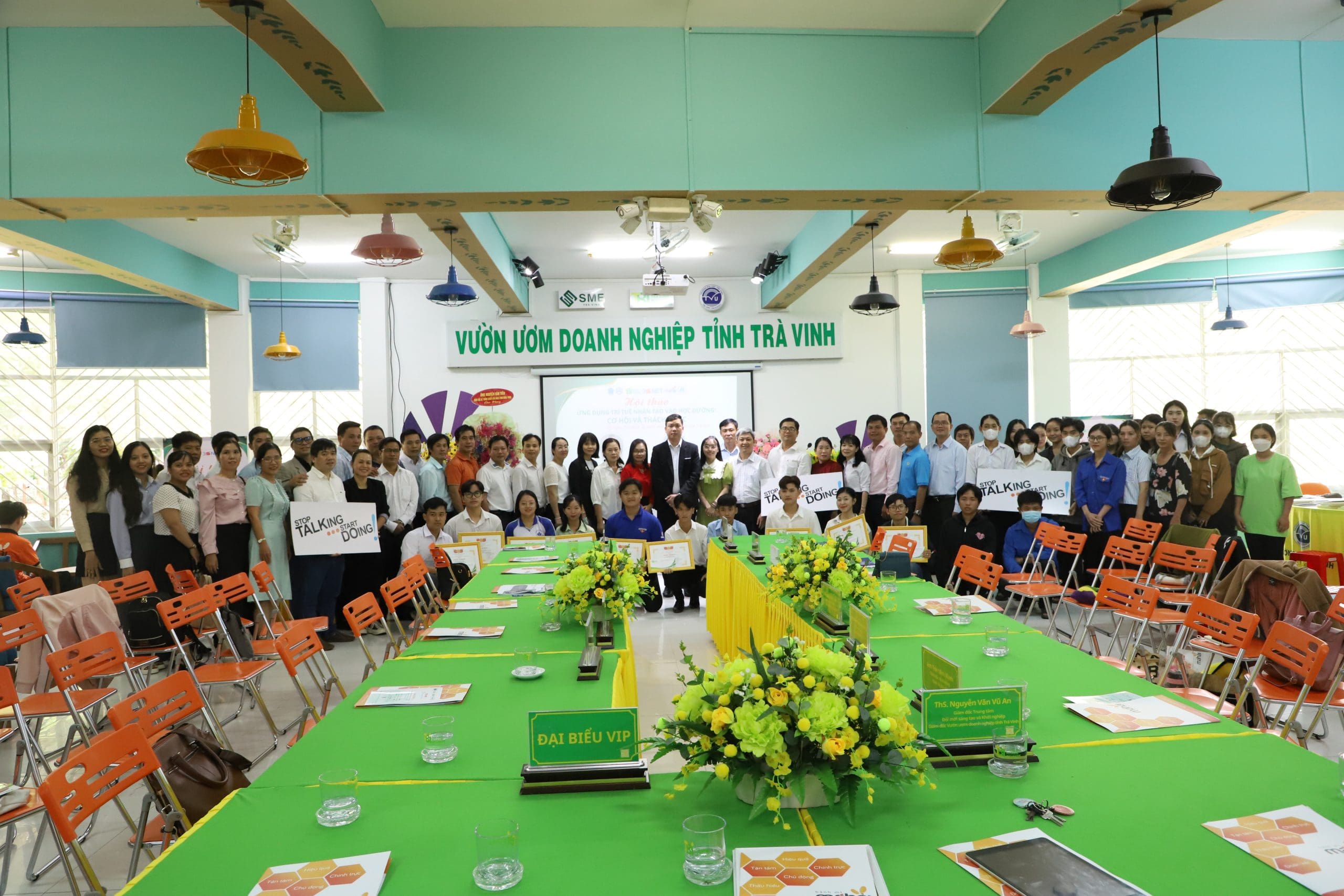 Buổi hội thảo diễn ra thành công tốt đẹp với những hiểu biết mới về AI và đem đến nhiều cơ hội khởi nghiệp cho sinh viên