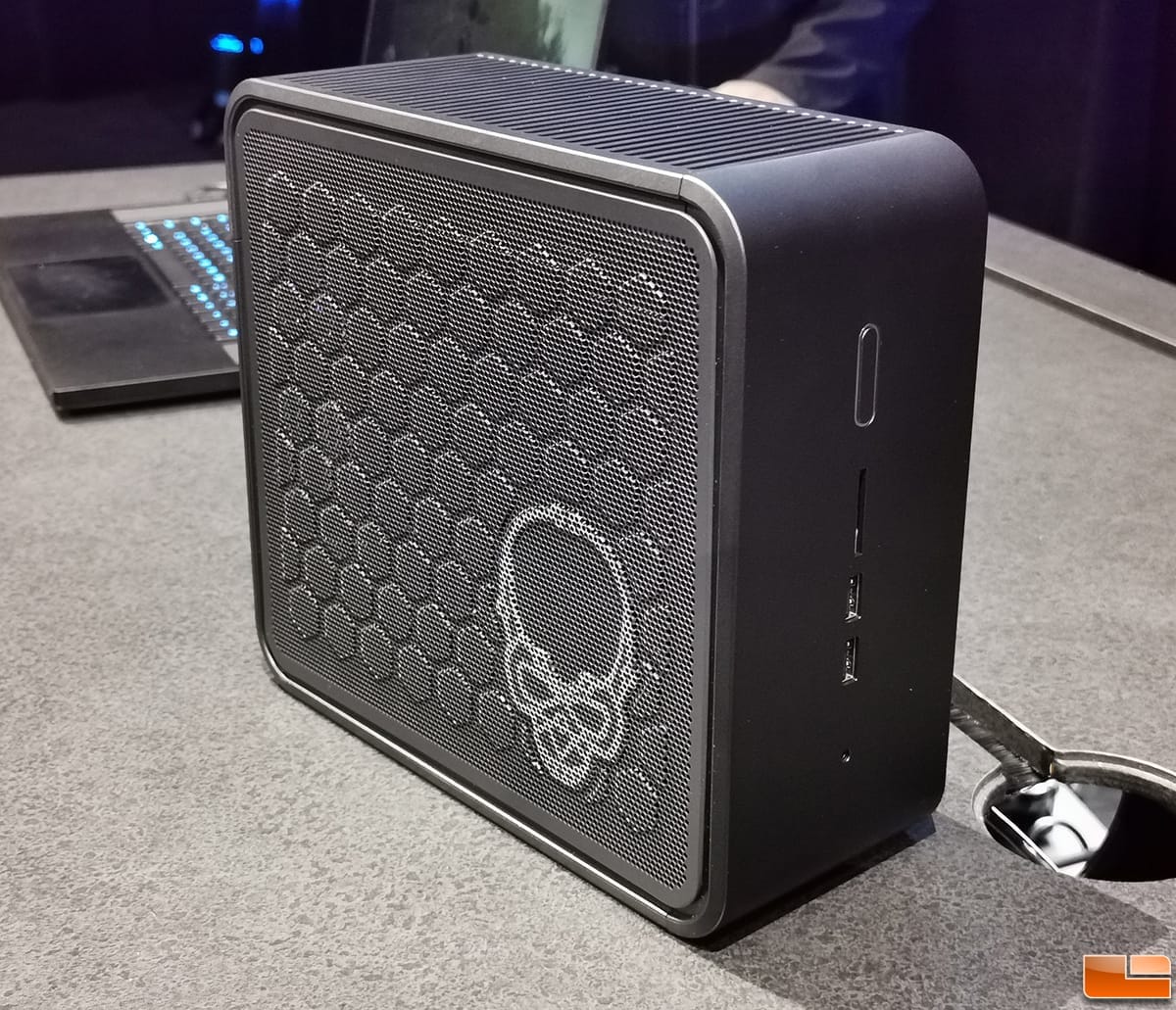Máy tính Mini PC Intel NUC 9 Extreme Kit i5-9300H BXNUC9I5QNX